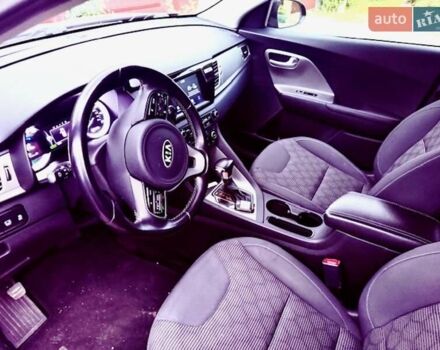 Чорний Кіа Niro, об'ємом двигуна 1.58 л та пробігом 177 тис. км за 13990 $, фото 8 на Automoto.ua