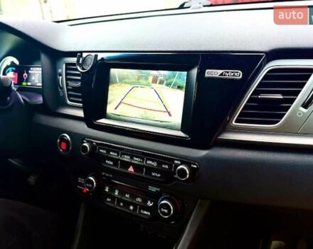 Чорний Кіа Niro, об'ємом двигуна 1.58 л та пробігом 177 тис. км за 13990 $, фото 9 на Automoto.ua