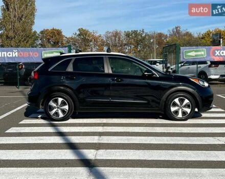 Кіа Niro 2017 у Одесі на Automoto.ua Чорний Кіа Niro, об'ємом двигуна 1.58 л та пробігом 88 тис. км за 16699 $, фото 3 на Automoto.ua