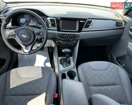 Черный Киа Niro, объемом двигателя 1.58 л и пробегом 206 тыс. км за 15900 $, фото 9 на Automoto.ua
