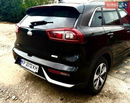 Чорний Кіа Niro, об'ємом двигуна 1.58 л та пробігом 177 тис. км за 13990 $, фото 3 на Automoto.ua