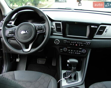 Черный Киа Niro, объемом двигателя 1.6 л и пробегом 136 тыс. км за 16700 $, фото 14 на Automoto.ua
