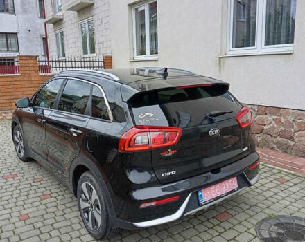 Черный Киа Niro, объемом двигателя 1.6 л и пробегом 210 тыс. км за 13800 $, фото 3 на Automoto.ua