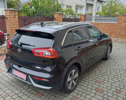 Черный Киа Niro, объемом двигателя 1.6 л и пробегом 210 тыс. км за 13800 $, фото 2 на Automoto.ua