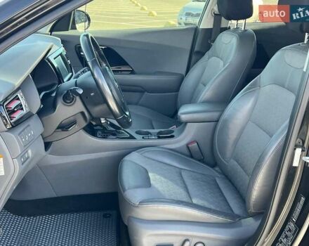 Кіа Niro 2017 у Одесі на Automoto.ua Чорний Кіа Niro, об'ємом двигуна 1.58 л та пробігом 88 тис. км за 16699 $, фото 17 на Automoto.ua