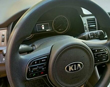 Чорний Кіа Niro, об'ємом двигуна 1.58 л та пробігом 146 тис. км за 15600 $, фото 16 на Automoto.ua