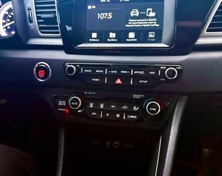 Чорний Кіа Niro, об'ємом двигуна 1.58 л та пробігом 177 тис. км за 13990 $, фото 12 на Automoto.ua