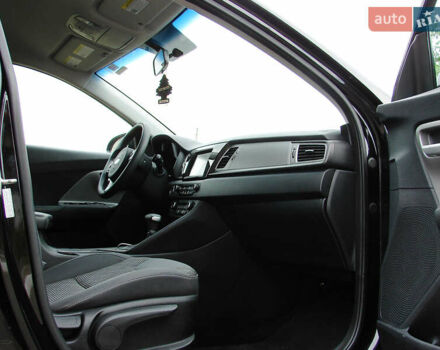 Черный Киа Niro, объемом двигателя 1.6 л и пробегом 136 тыс. км за 16700 $, фото 18 на Automoto.ua