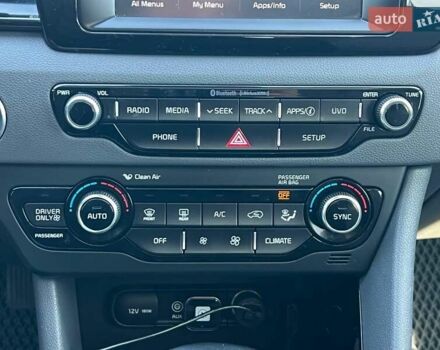 Кіа Niro 2017 у Одесі на Automoto.ua Чорний Кіа Niro, об'ємом двигуна 1.58 л та пробігом 88 тис. км за 16699 $, фото 15 на Automoto.ua