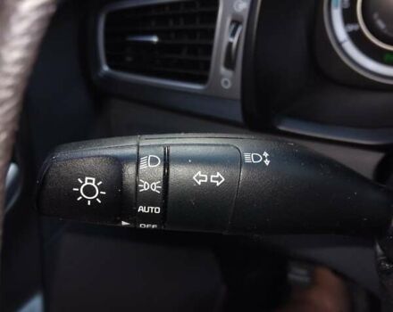 Черный Киа Niro, объемом двигателя 1.58 л и пробегом 330 тыс. км за 13600 $, фото 4 на Automoto.ua