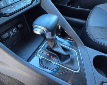 Черный Киа Niro, объемом двигателя 1.6 л и пробегом 70 тыс. км за 16500 $, фото 10 на Automoto.ua