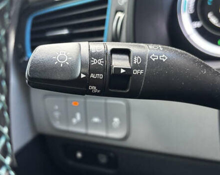 Черный Киа Niro, объемом двигателя 1.58 л и пробегом 103 тыс. км за 16000 $, фото 12 на Automoto.ua