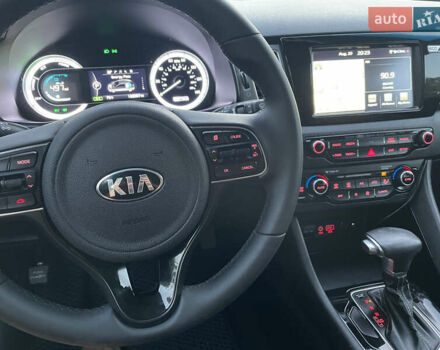 Черный Киа Niro, объемом двигателя 1.58 л и пробегом 225 тыс. км за 14500 $, фото 7 на Automoto.ua
