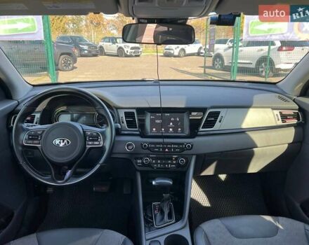 Кіа Niro 2017 у Одесі на Automoto.ua Чорний Кіа Niro, об'ємом двигуна 1.58 л та пробігом 88 тис. км за 16699 $, фото 12 на Automoto.ua
