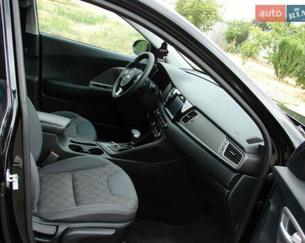 Черный Киа Niro, объемом двигателя 1.6 л и пробегом 136 тыс. км за 16700 $, фото 19 на Automoto.ua