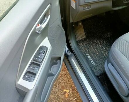 Чорний Кіа Niro, об'ємом двигуна 1.58 л та пробігом 146 тис. км за 15600 $, фото 17 на Automoto.ua