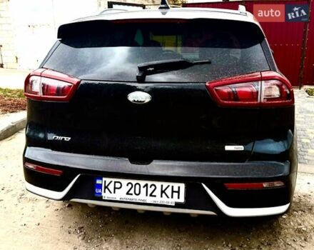 Чорний Кіа Niro, об'ємом двигуна 1.58 л та пробігом 177 тис. км за 13990 $, фото 4 на Automoto.ua