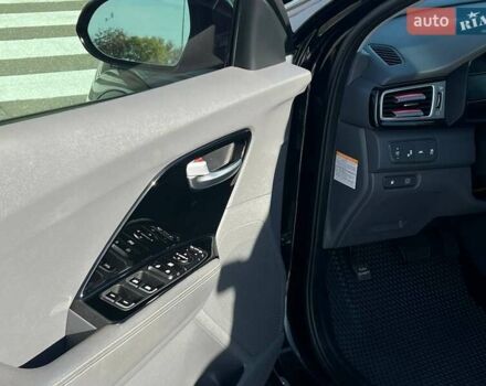 Кіа Niro 2017 у Одесі на Automoto.ua Чорний Кіа Niro, об'ємом двигуна 1.58 л та пробігом 88 тис. км за 16699 $, фото 8 на Automoto.ua