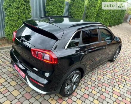 Чорний Кіа Niro, об'ємом двигуна 1.58 л та пробігом 231 тис. км за 14600 $, фото 4 на Automoto.ua