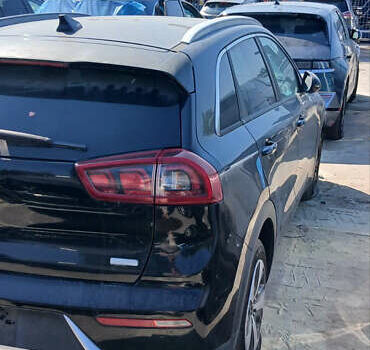 Чорний Кіа Niro, об'ємом двигуна 1.6 л та пробігом 132 тис. км за 10500 $, фото 4 на Automoto.ua