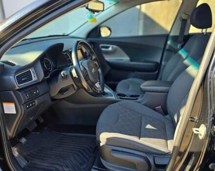 Чорний Кіа Niro, об'ємом двигуна 1.6 л та пробігом 140 тис. км за 19900 $, фото 7 на Automoto.ua