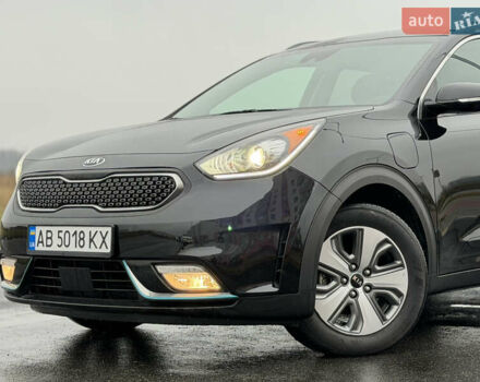 Черный Киа Niro, объемом двигателя 1.6 л и пробегом 98 тыс. км за 18999 $, фото 2 на Automoto.ua