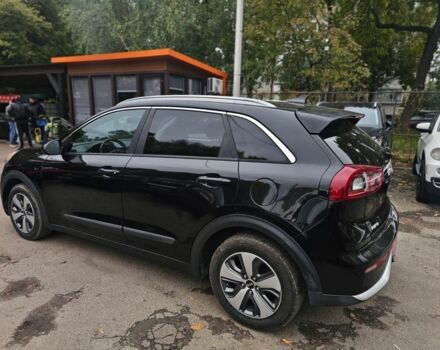 Чорний Кіа Niro, об'ємом двигуна 1.6 л та пробігом 135 тис. км за 327 $, фото 4 на Automoto.ua