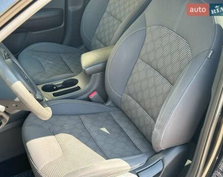 Чорний Кіа Niro, об'ємом двигуна 1.6 л та пробігом 65 тис. км за 17440 $, фото 13 на Automoto.ua