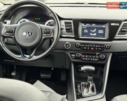 Черный Киа Niro, объемом двигателя 1.6 л и пробегом 98 тыс. км за 18999 $, фото 64 на Automoto.ua