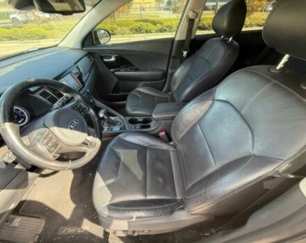 Чорний Кіа Niro, об'ємом двигуна 1.6 л та пробігом 35 тис. км за 16500 $, фото 7 на Automoto.ua