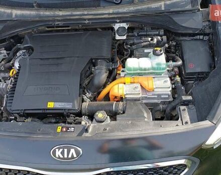 Чорний Кіа Niro, об'ємом двигуна 1.6 л та пробігом 177 тис. км за 15200 $, фото 4 на Automoto.ua