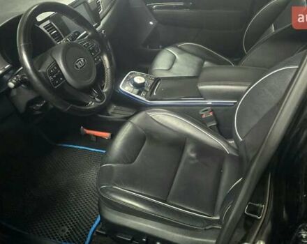 Чорний Кіа Niro, об'ємом двигуна 0 л та пробігом 138 тис. км за 17900 $, фото 10 на Automoto.ua