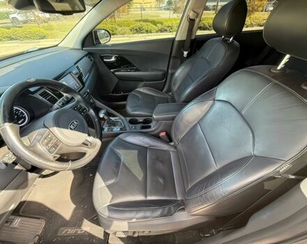 Черный Киа Niro, объемом двигателя 0 л и пробегом 50 тыс. км за 8000 $, фото 9 на Automoto.ua