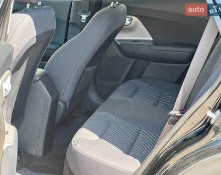 Чорний Кіа Niro, об'ємом двигуна 1.6 л та пробігом 65 тис. км за 17440 $, фото 14 на Automoto.ua