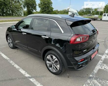 Чорний Кіа Niro, об'ємом двигуна 0 л та пробігом 112 тис. км за 19500 $, фото 5 на Automoto.ua