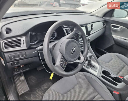 Чорний Кіа Niro, об'ємом двигуна 1.6 л та пробігом 132 тис. км за 10500 $, фото 6 на Automoto.ua
