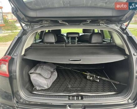 Киа Niro 2018 в Черткове на Automoto.ua Черный Киа Niro, объемом двигателя 0 л и пробегом 209 тыс. км за 17200 $, фото 8 на Automoto.ua