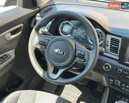 Чорний Кіа Niro, об'ємом двигуна 1.6 л та пробігом 65 тис. км за 17440 $, фото 20 на Automoto.ua
