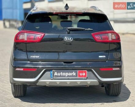 Чорний Кіа Niro, об'ємом двигуна 1.6 л та пробігом 65 тис. км за 17440 $, фото 5 на Automoto.ua