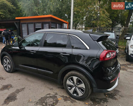 Черный Киа Niro, объемом двигателя 1.6 л и пробегом 132 тыс. км за 13500 $, фото 5 на Automoto.ua