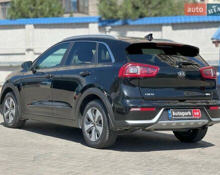Чорний Кіа Niro, об'ємом двигуна 1.6 л та пробігом 65 тис. км за 17440 $, фото 6 на Automoto.ua