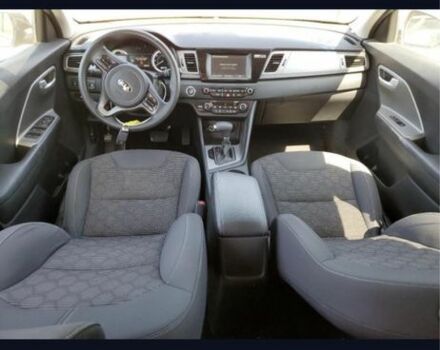 Чорний Кіа Niro, об'ємом двигуна 1.6 л та пробігом 135 тис. км за 327 $, фото 7 на Automoto.ua