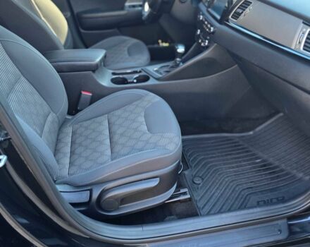 Черный Киа Niro, объемом двигателя 1.6 л и пробегом 140 тыс. км за 17900 $, фото 9 на Automoto.ua