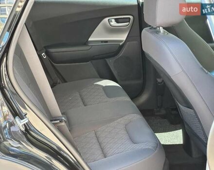 Чорний Кіа Niro, об'ємом двигуна 1.6 л та пробігом 65 тис. км за 17440 $, фото 16 на Automoto.ua