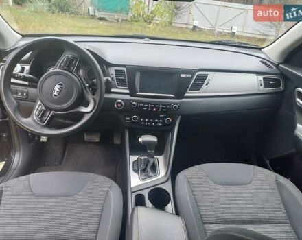 Чорний Кіа Niro, об'ємом двигуна 1.6 л та пробігом 177 тис. км за 15200 $, фото 7 на Automoto.ua
