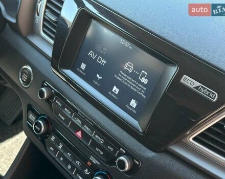 Чорний Кіа Niro, об'ємом двигуна 1.6 л та пробігом 65 тис. км за 17440 $, фото 25 на Automoto.ua