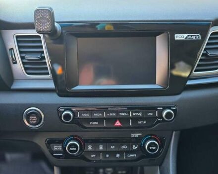 Чорний Кіа Niro, об'ємом двигуна 1.6 л та пробігом 140 тис. км за 19900 $, фото 12 на Automoto.ua