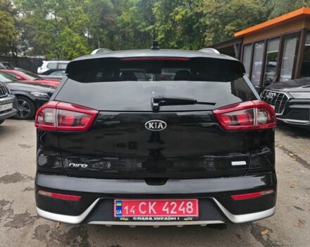 Чорний Кіа Niro, об'ємом двигуна 1.6 л та пробігом 132 тис. км за 327 $, фото 3 на Automoto.ua