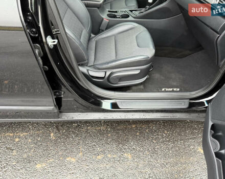 Черный Киа Niro, объемом двигателя 1.6 л и пробегом 98 тыс. км за 18999 $, фото 69 на Automoto.ua