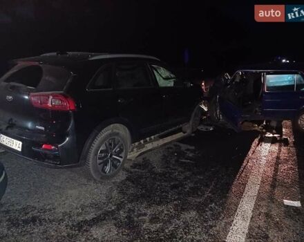 Черный Киа Niro, объемом двигателя 0 л и пробегом 128 тыс. км за 6400 $, фото 24 на Automoto.ua